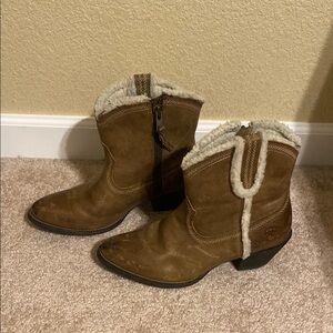 Ariat Brown and Cream Winter Boots with Cozy Shearling Lining
